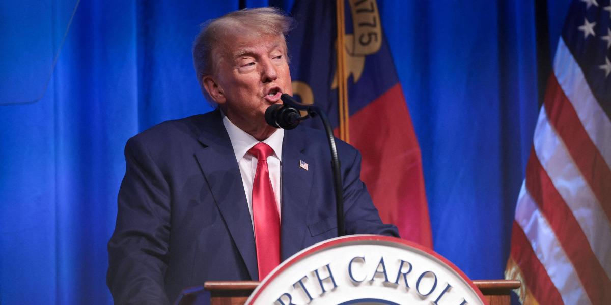 El exmandatario enfrenta 37 cargos por mal manejo de documentos clasificados.