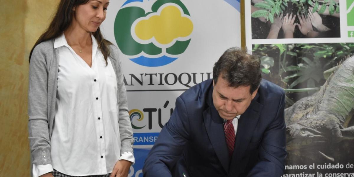 Corantioquia y el Área Metropolitana firmaron convenio por el medio