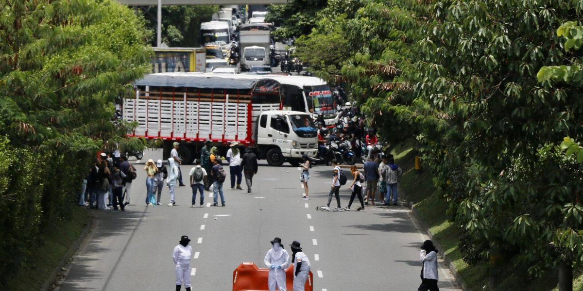 Medellín Ordenan evacuar universidad por presencia de encapuchados