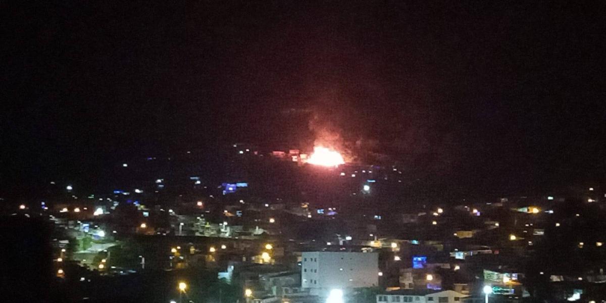 Manizales Incendio En Tres Viviendas Deja Varios Muertos En Barrio Samaria