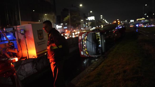 Transmilenio Volcado En Bogot Habla Uno De Los Testigos Que Ayud A