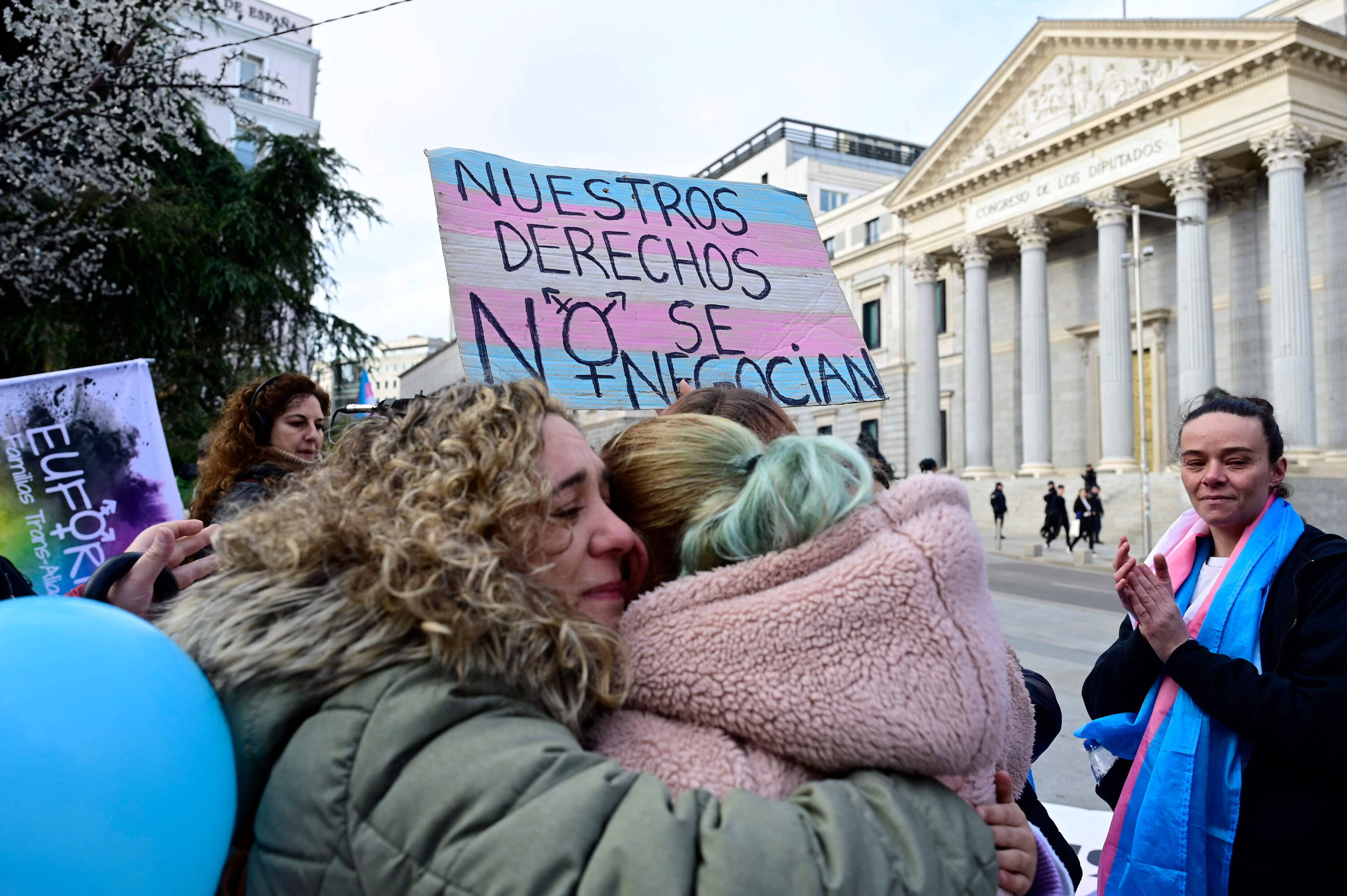 España Aprobada ley trans que divide la izquierda en el poder