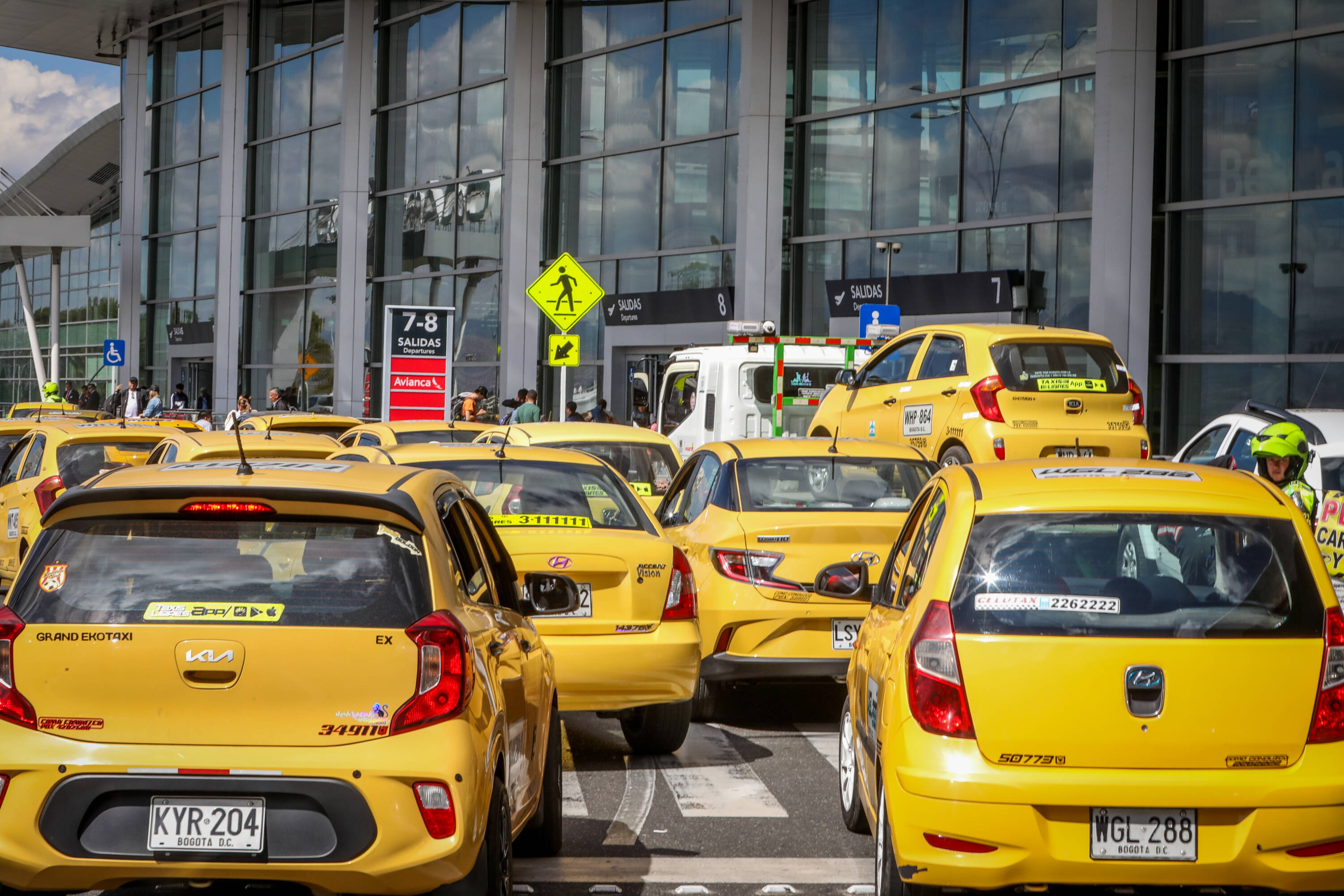 Tarifas de taxi en Bogotá suben en 2024 así quedan carrera mínima