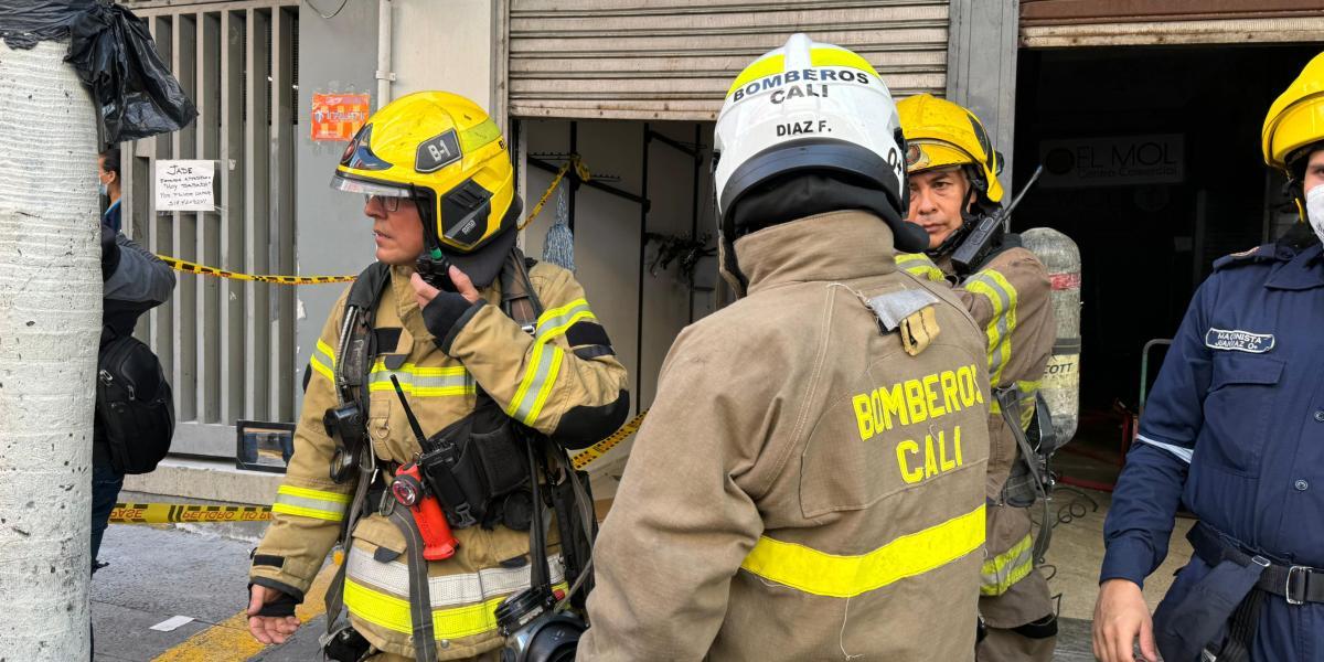 Video Emergencia Por Incendio De Buseta De Transporte De Servicio