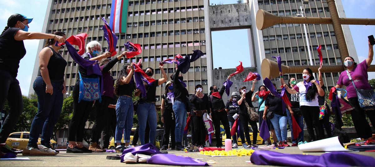 Valle | Conmoción en Candelaria por brutal ataque a una mujer: su pareja le habría prendido fuego mientras dormía