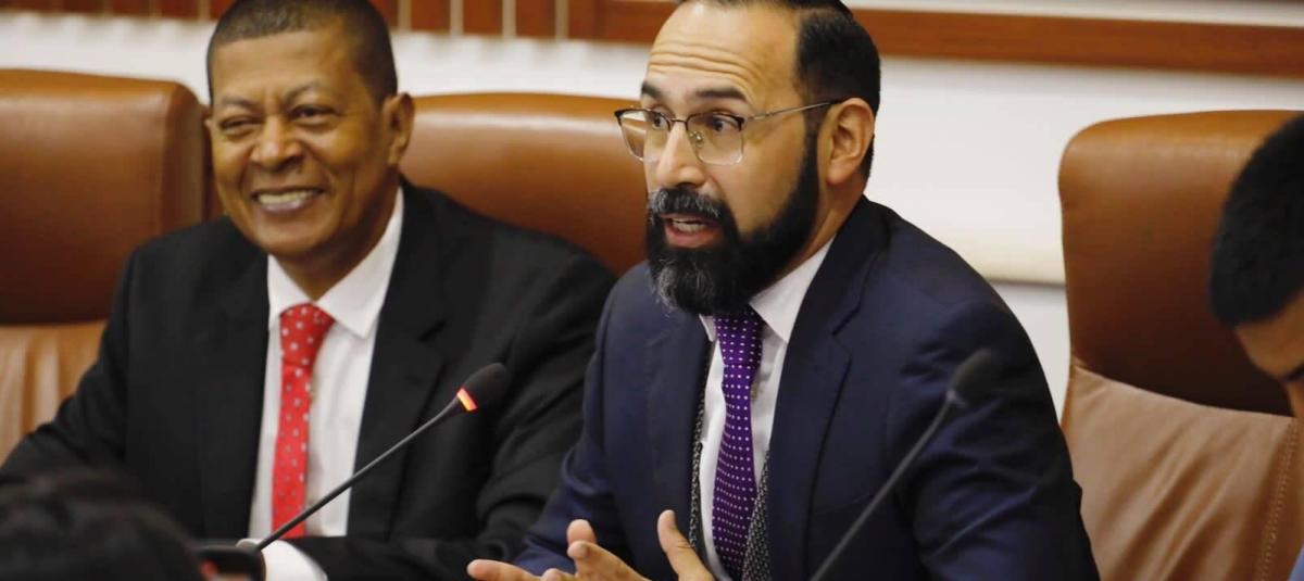 Ministro de Minas, Omar Camacho, anuncia que se mantendrá exploración