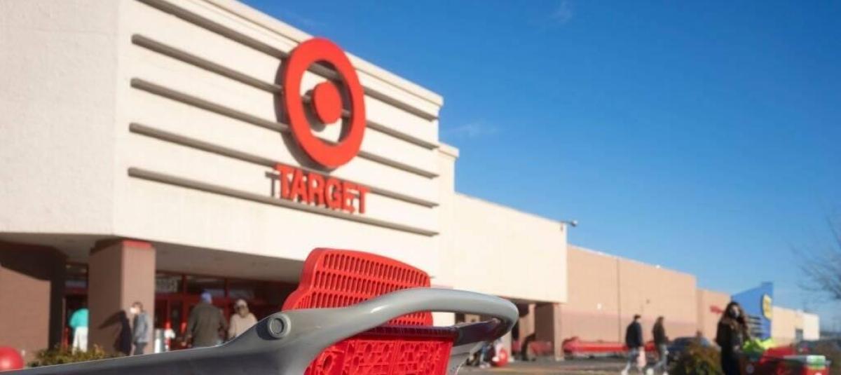 Target es una corporación minorista estadounidense que opera una cadena de grandes almacenes e hipermercados de descuento