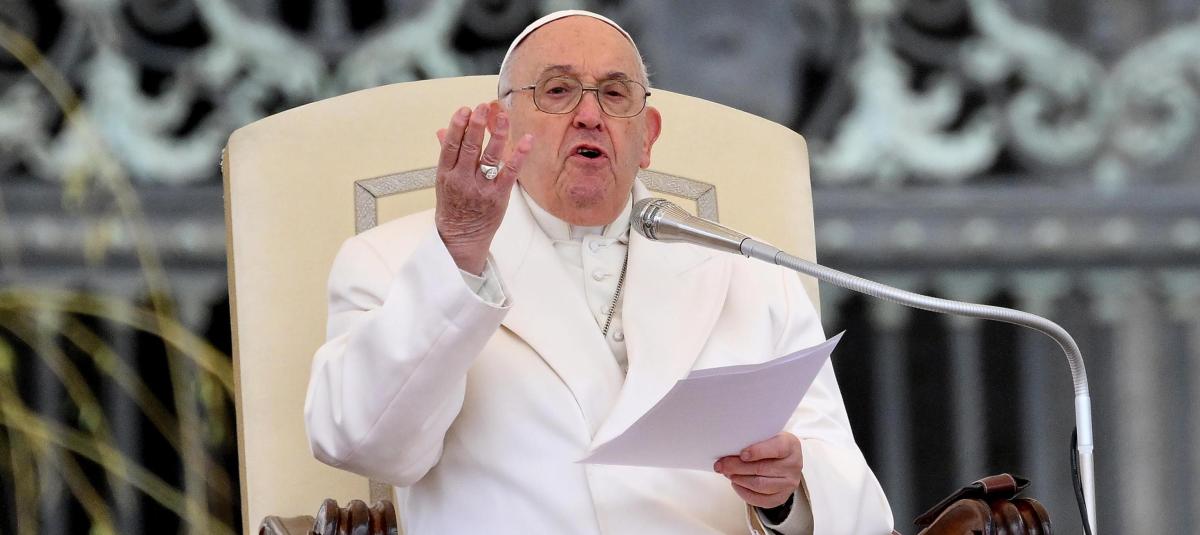 El Papa Francisco encabeza la audiencia general semanal en la Plaza de San Pedro, Ciudad del Vaticano, el 3 de abril de 2024.