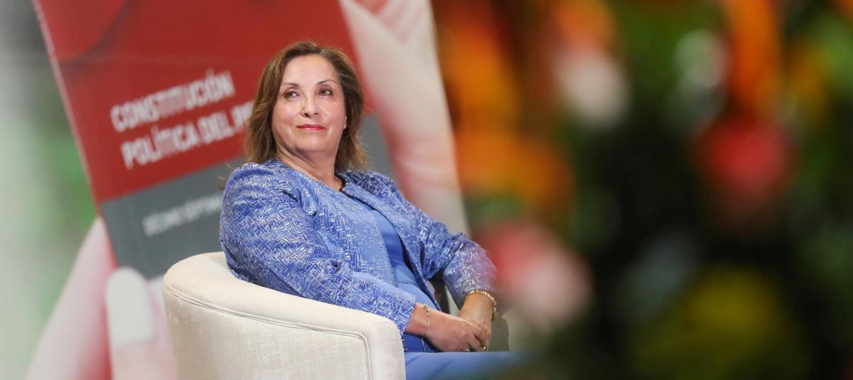 Fiscalía de Perú abre investigación a la presidenta por abandono de cargo tras ocultar cirugía