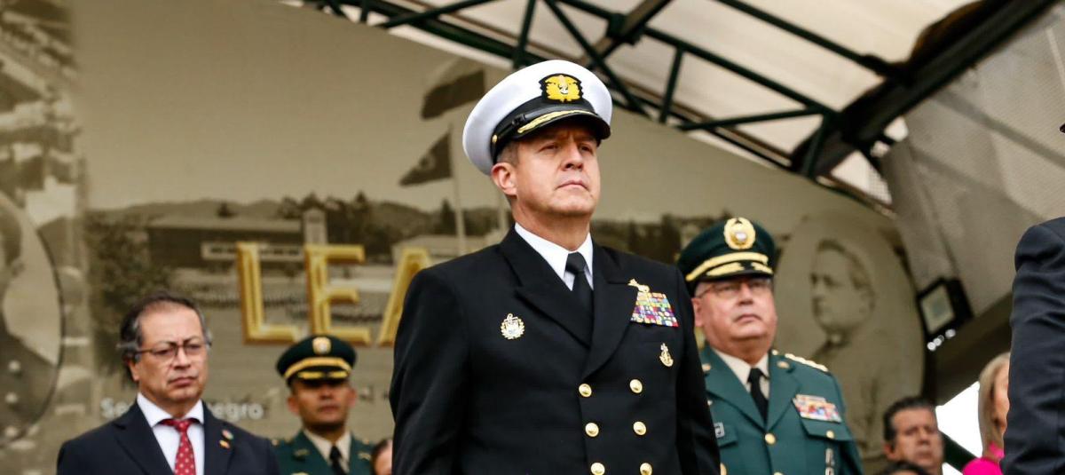 El almirante Francisco Cubides asumió el mando de las Fuerzas Militares ...