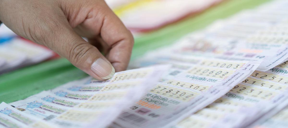 Los billetes repartidos ofrecen un premio que varía entre 5.000 a un millón de dólares.