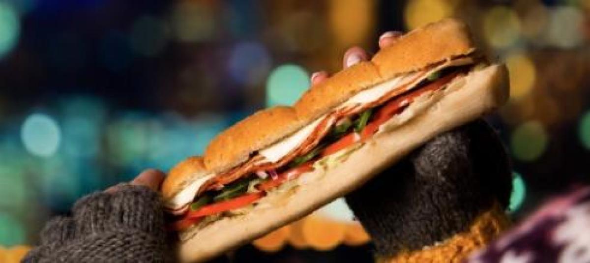 Una cadena de sándwiches fue demandada por publicidad engañosa.