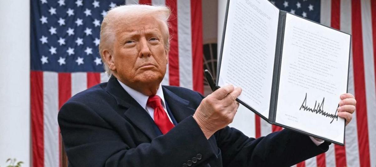 Presidente Trump firmó orden ejecutiva para formalizar los aranceles a todos los países del mundo.