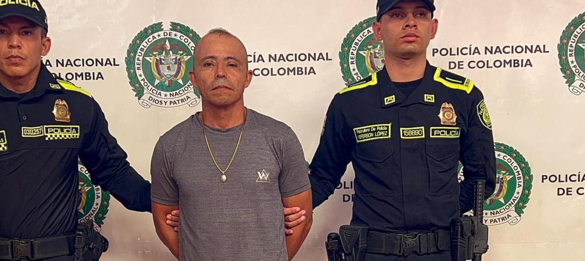 Hombre de 46 años buscado por la Interpol