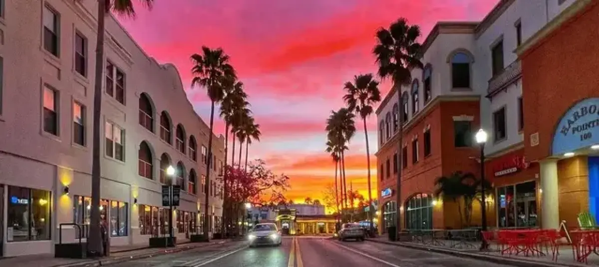 La avenida principal de una ciudad en Florida se llevó el décimo lugar entre las más bonitas.