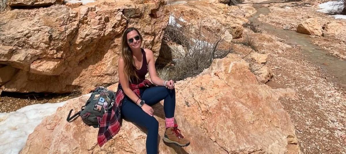 La mujer visitó lugares con un encanto natural único.