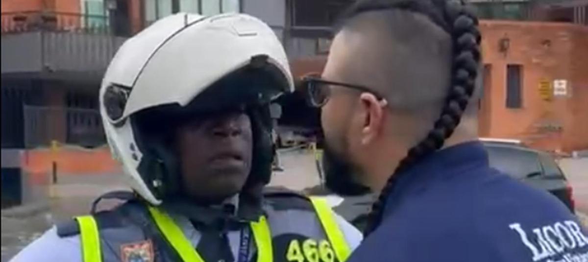 Denuncian agresión verbal e insultos racistas contra un agente de tránsito que hacía control de movilidad en Cali