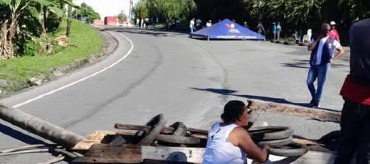 Bloqueo en la vía a Buenaventura: esta es la razón por la que comunidades taponaron el paso vehicular