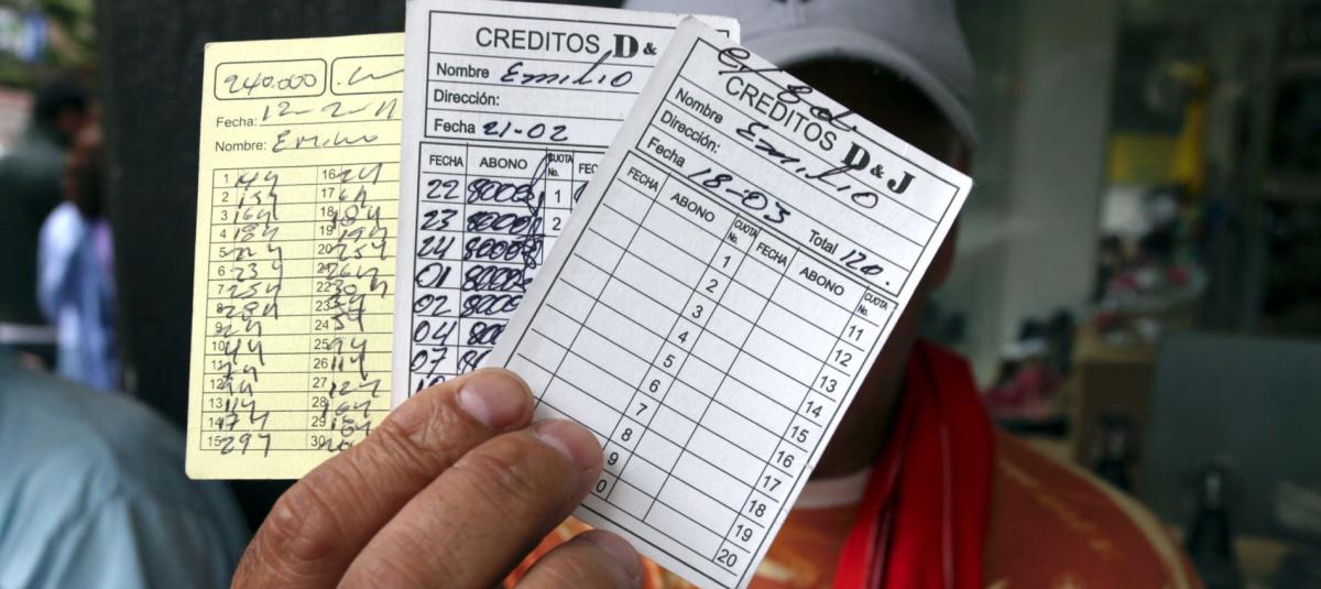 Los ‘cobradores’ se desplazan en su gran mayoría en moto y se encargan de recaudar a diario los intereses.