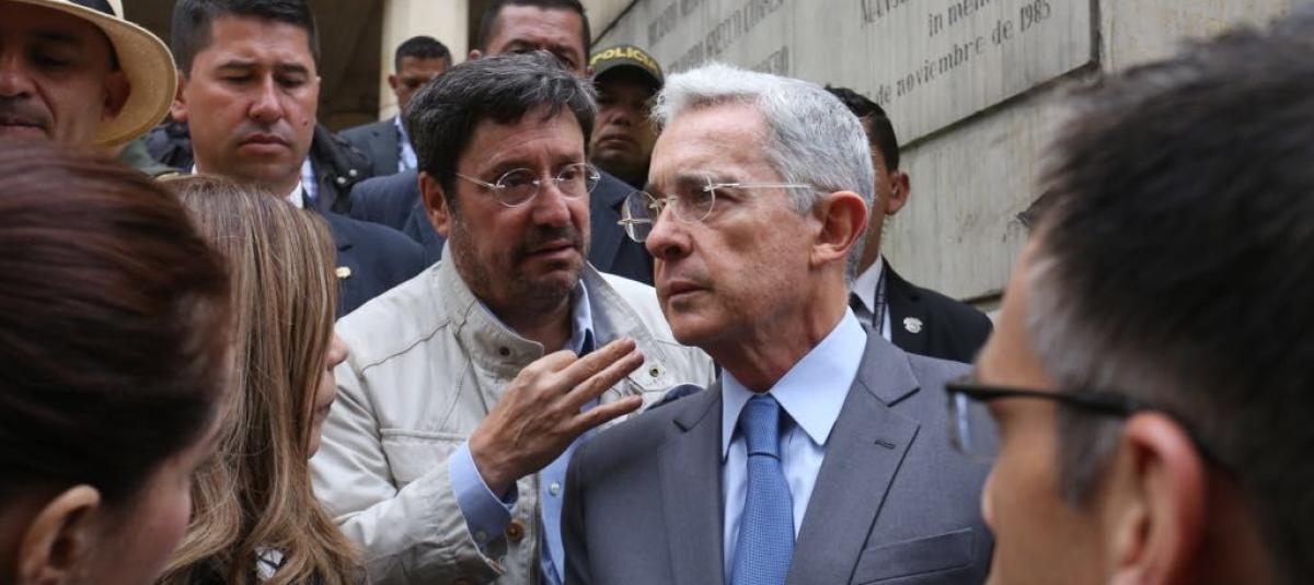El expresidente Álvaro Uribe acudió en la mañana de este viernes a la Corte Suprema de Justicia.
