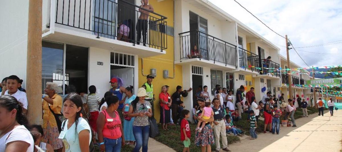 Gobierno entrega 100 casas en Mocoa