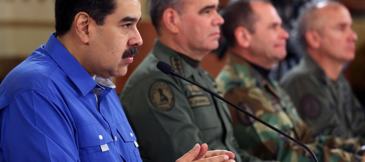 Este martes, Maduro apareció en una cadena de televisión, rodeado de la cúpula militar.