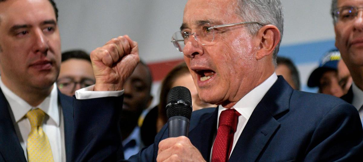 Álvaro Uribe, se pone en el papel de víctima ante acusaciones por chuzadas