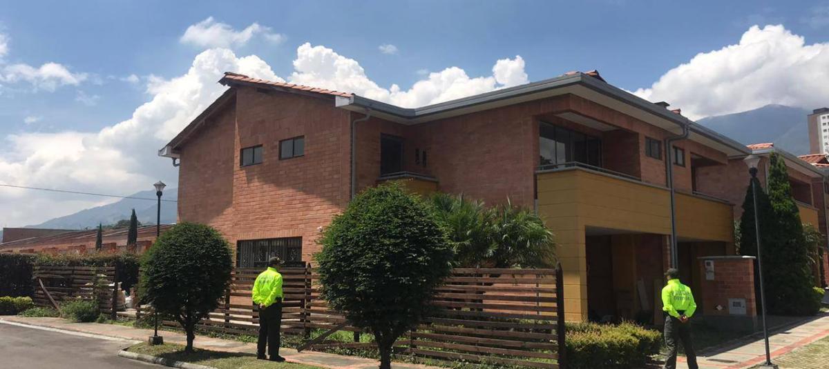 La  medida cautelar de embargo, secuestro y suspensión del poder dispositivo aplicó a 378 bienes