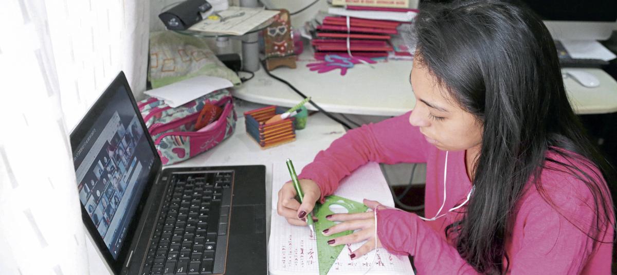 El 96 % de los municipios del país no podrá impartir clases virtuales porque menos de la mitad de sus estudiantes de grado once tiene internet.
