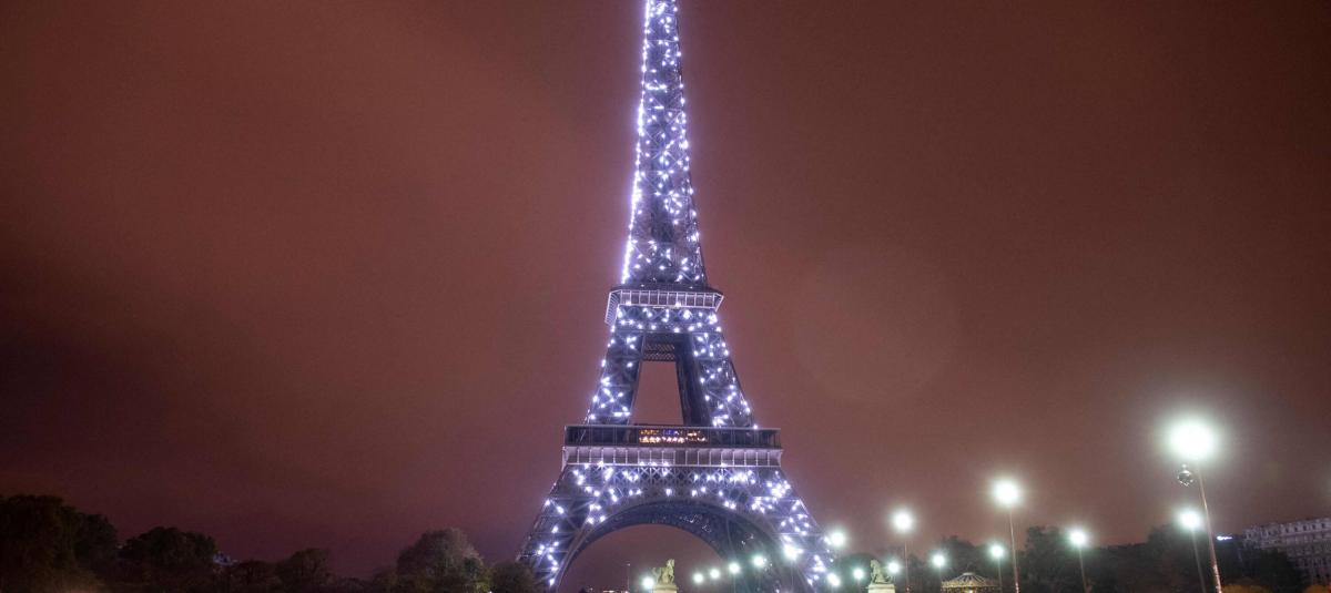 Evacúan la Torre Eiffel y sus alrededores por una alerta de bomba