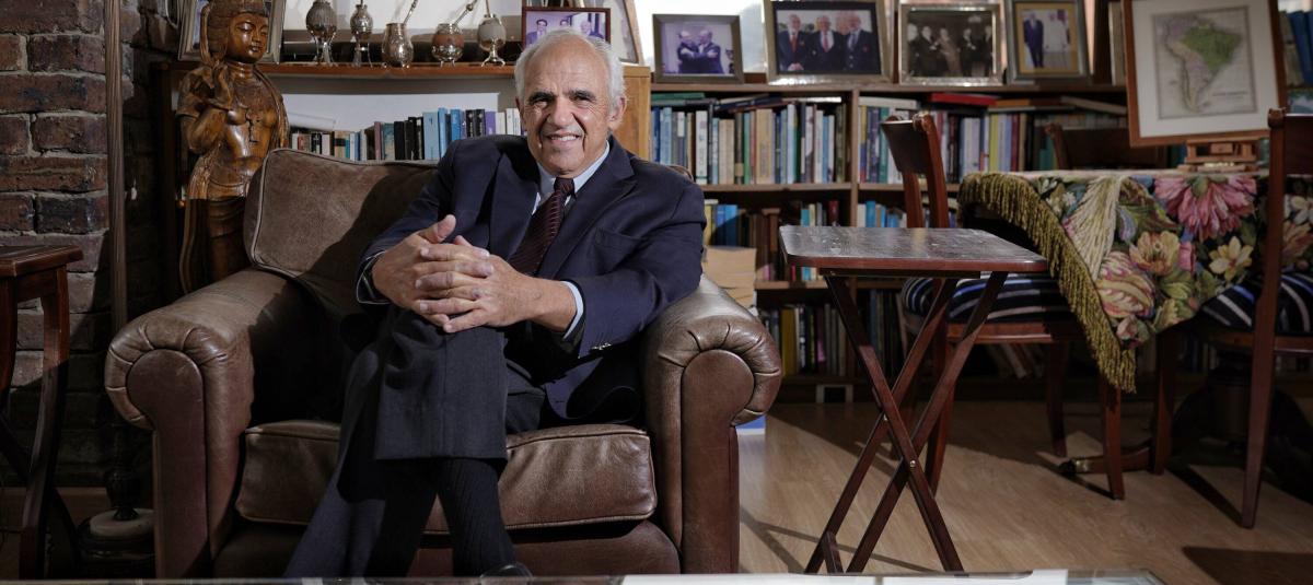 Ernesto Samper publica el libro 'El calvario de La Haya'