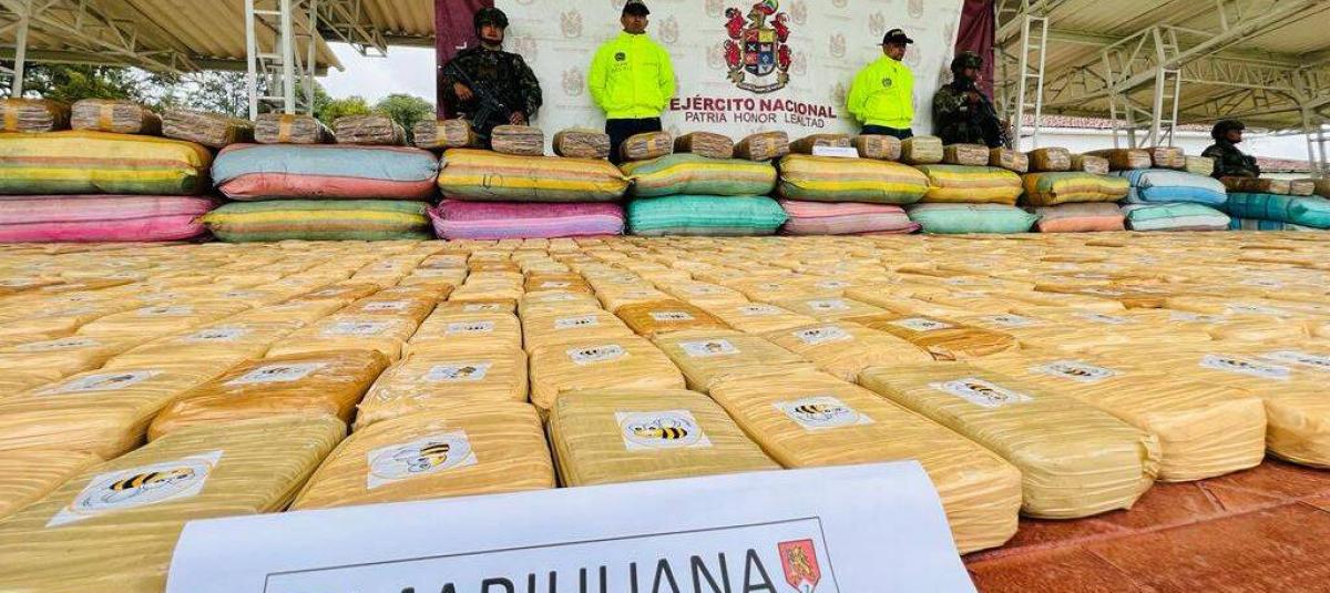 Incautan dos toneladas de marihuana que iban para Ecuador