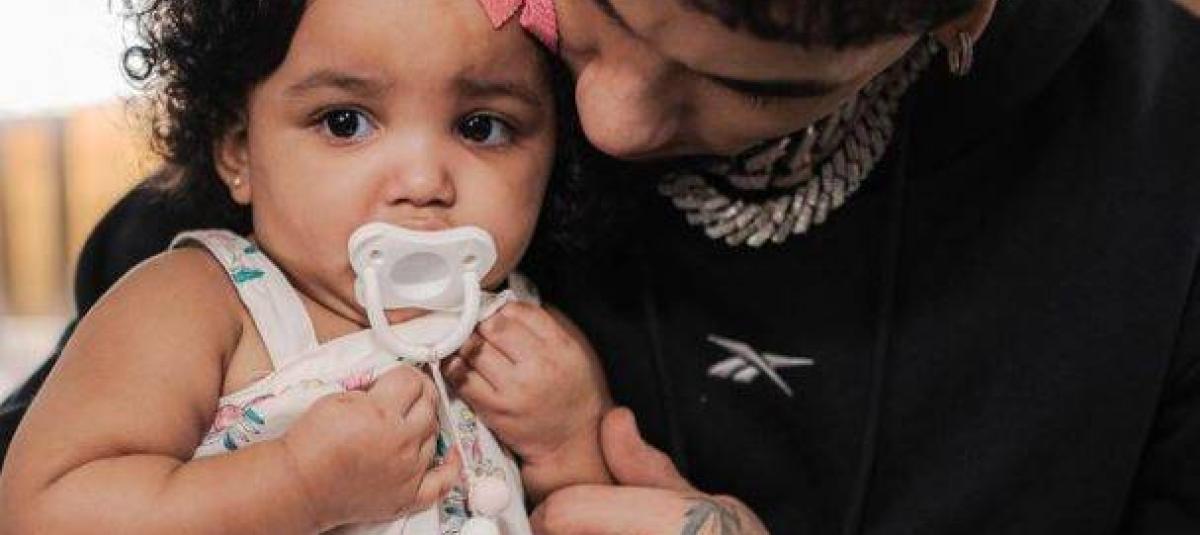 Anuel muestra primeras fotos con su hija Gianella