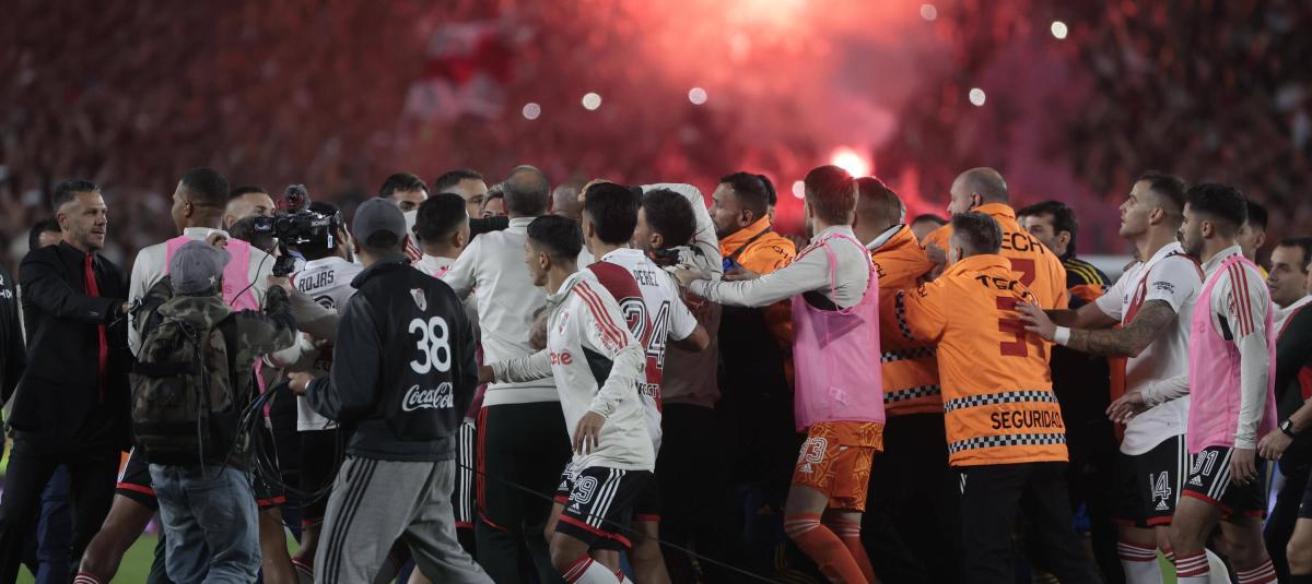 River y Boca termina en escándalo: así fue la pelea, 7 expulsados, video