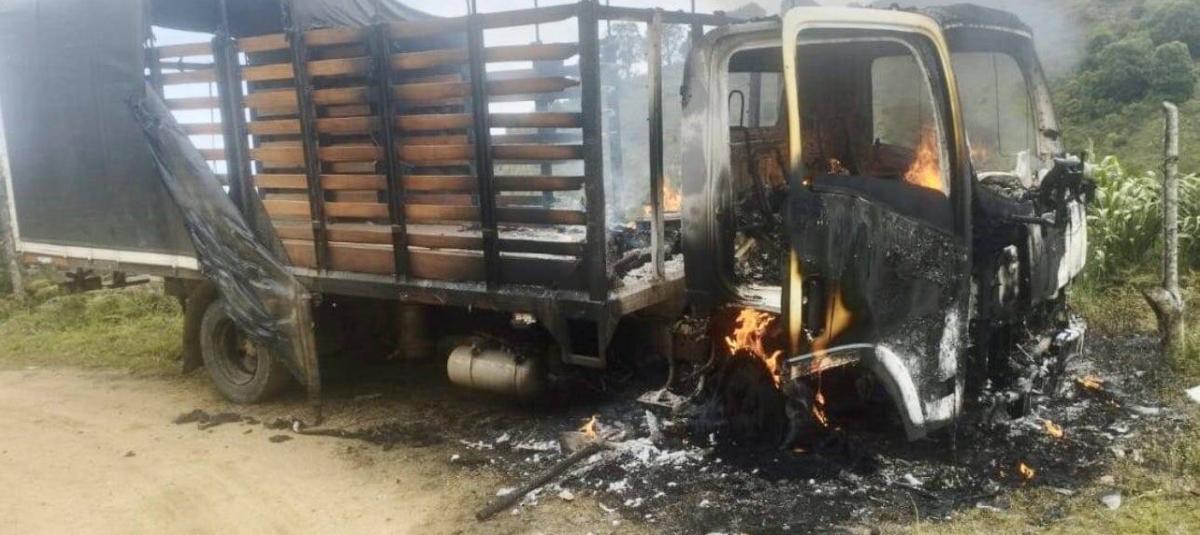 Señalan a las disidencias del ataque contra los uniformados.