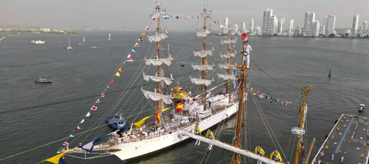 Zarpó el Buque Gloria, insignia de la Armada y de la soberania nacional