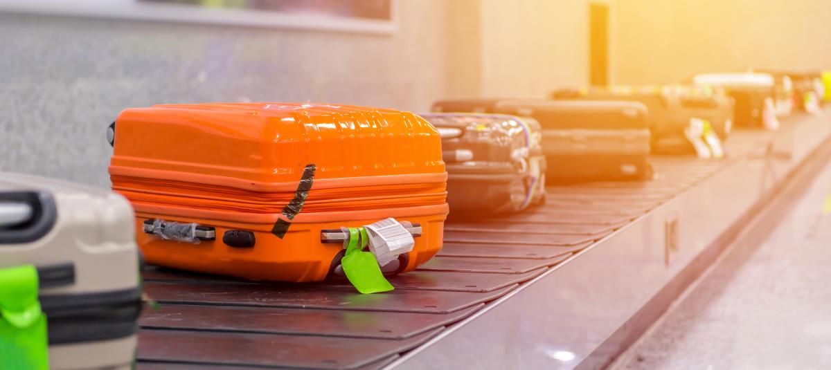 Un experto recomienda no amarrar cintas a las maletas documentadas en aeropuertos