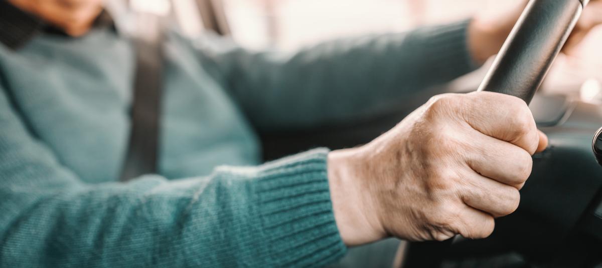 La edad que se debería dejar de conducir depende exclusivamente de la salud de la persona.