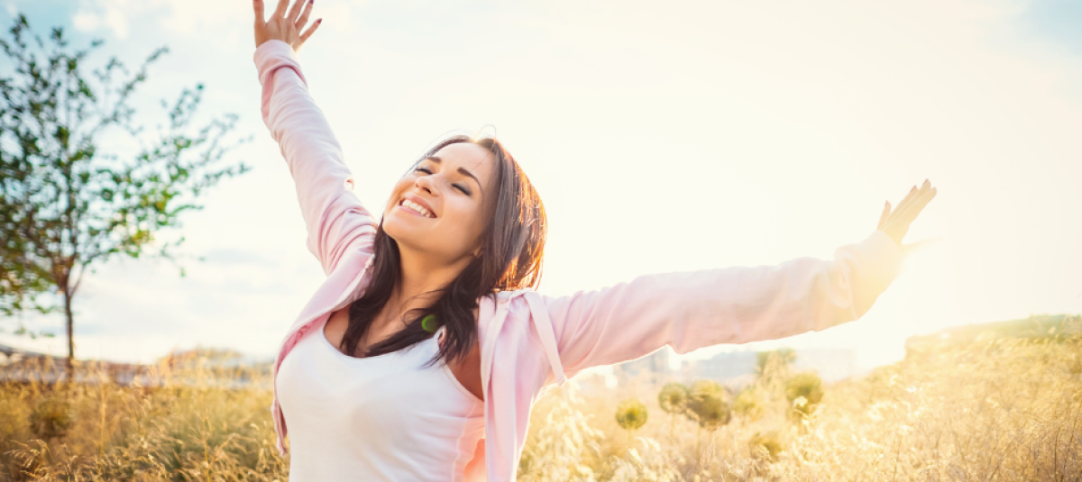 Felicidad es el estado emocional de una persona que siente bienestar.