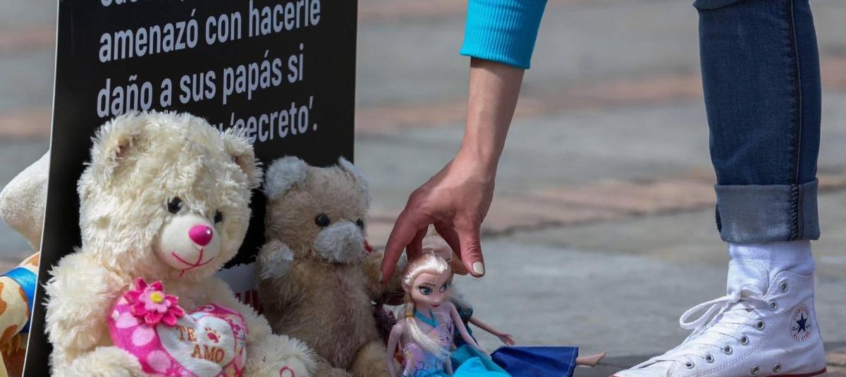 Video | Así fue el conmovedor rescate de un niño abandonado, sin comida, golpeado y encerrado en una casa en Cali