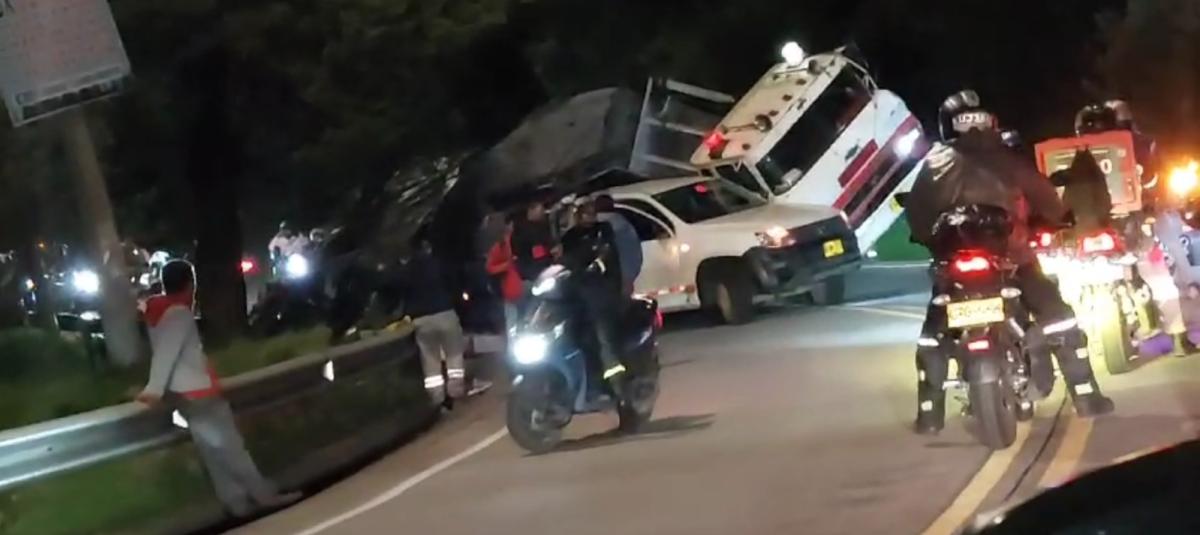 Video| Anuncian cierre total en vía a La Calera tras grave accidente ...