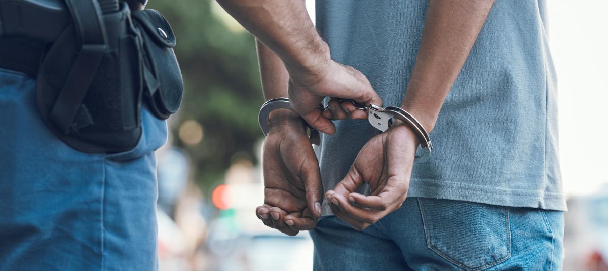 El hombre fue detenido por las autoridades.