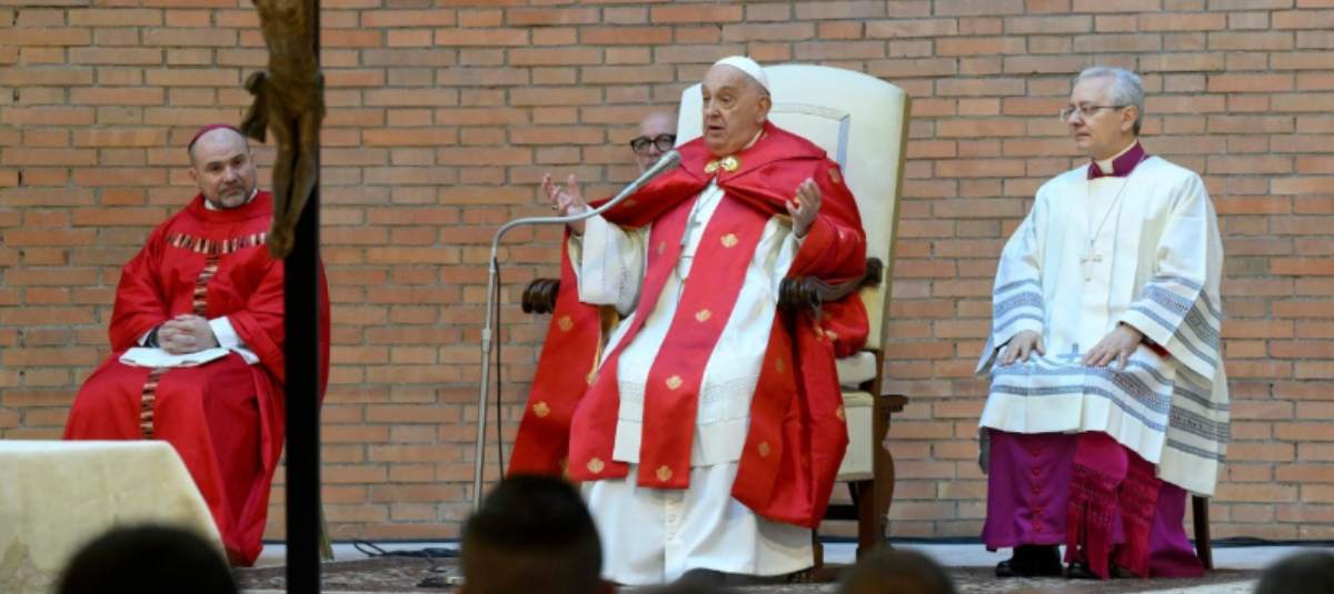 Por primera vez en la historia, el Papa Francisco abre la segunda ...