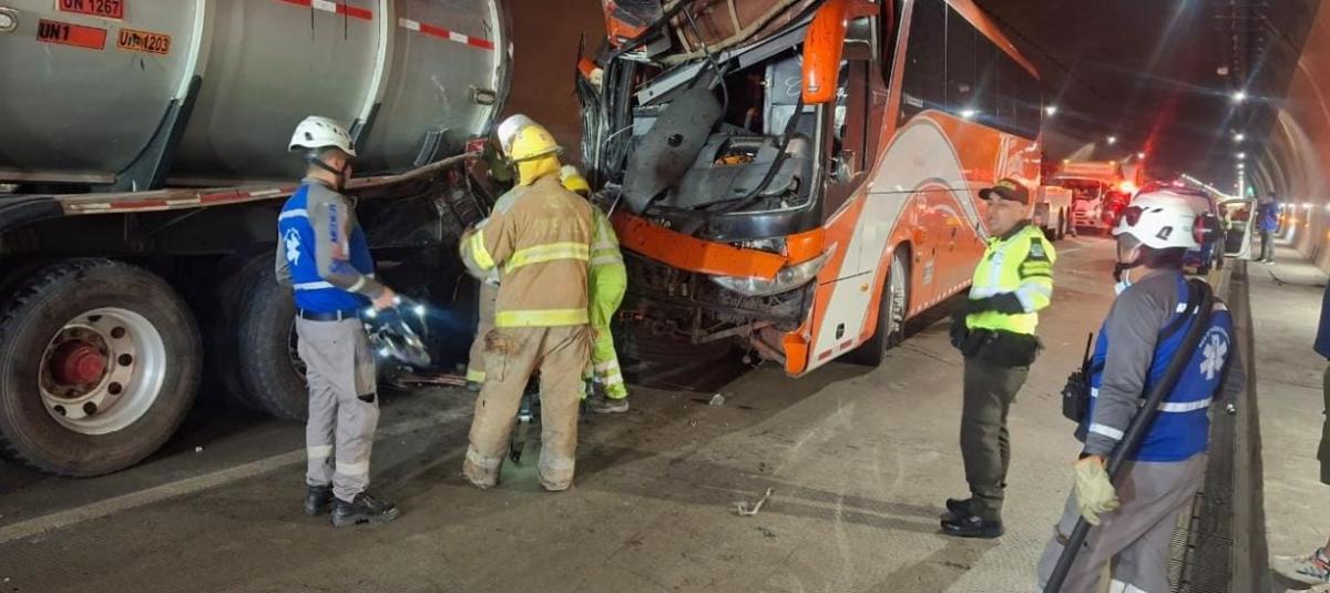 El choque se presentó en la carretera que conecta Bogotá con Villavicencio.