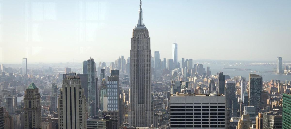 Vista de los rascacielos de Nueva York, con el Empire State de frente.
