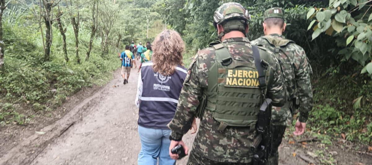 Ejército y Defensoría en la zona de combates
