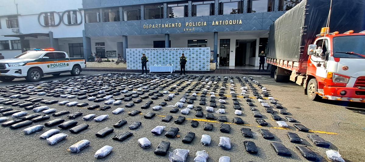 Un hombre fue capturado con más de media tonelada de marihuana escondida en la carga de un camión en Antioquia