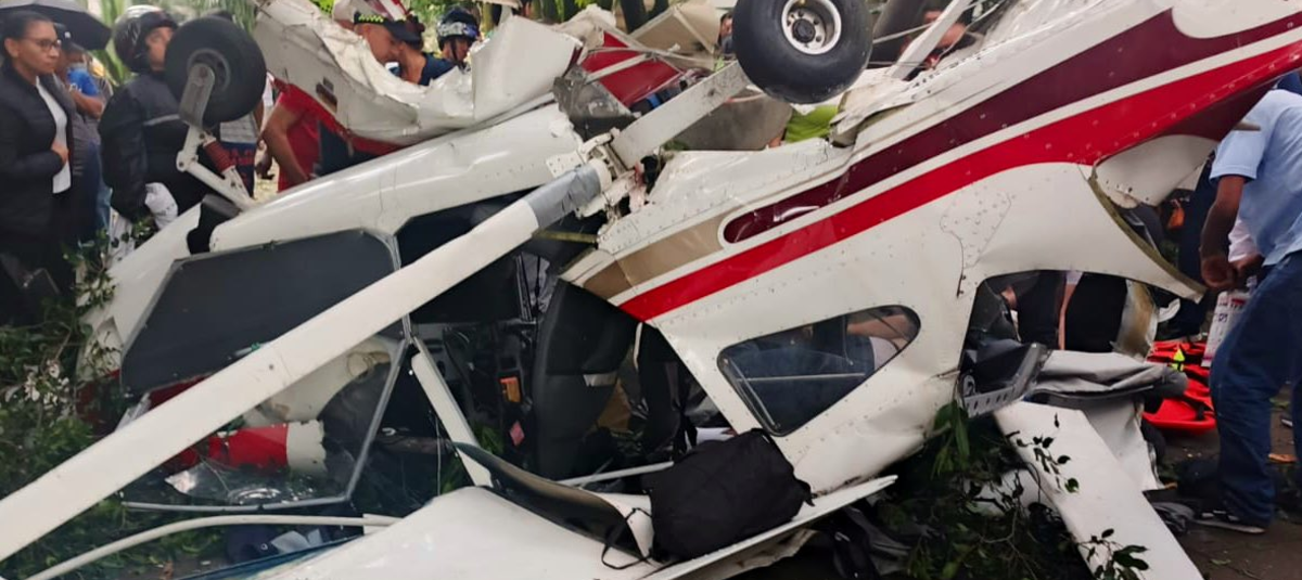 Accidente de avioneta en Medellín | Uno de los dos heridos permanece en estado crítico: ¿de quién se trata?; el ultraliviano tuvo fallas mecánicas