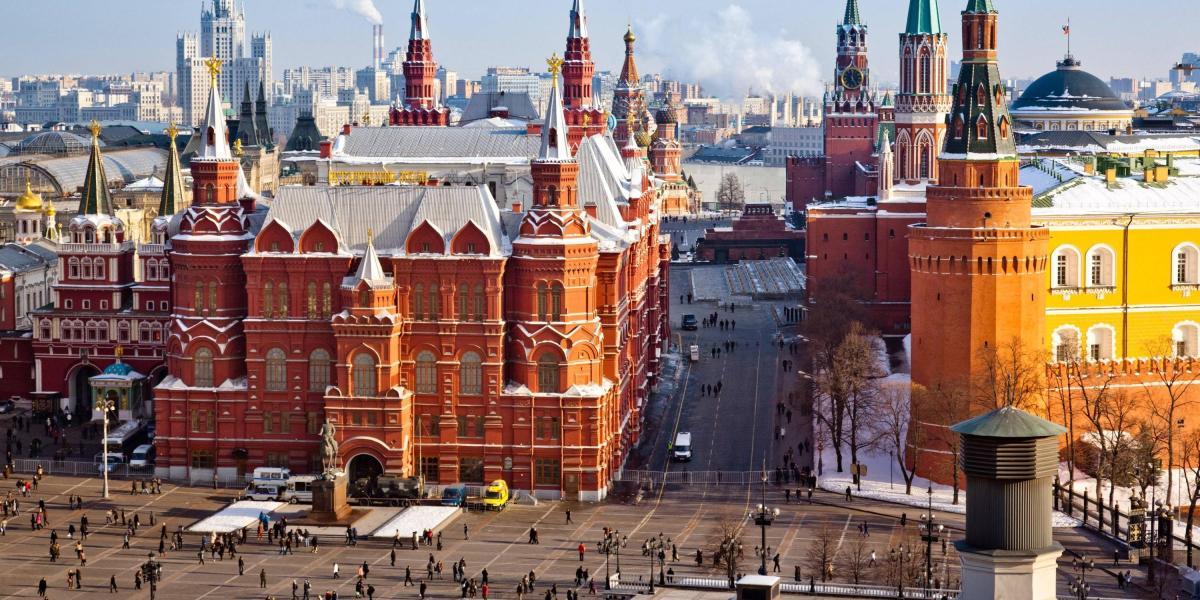 Museo Histórico, la Plaza Roja y el Kremlin en Moscú.