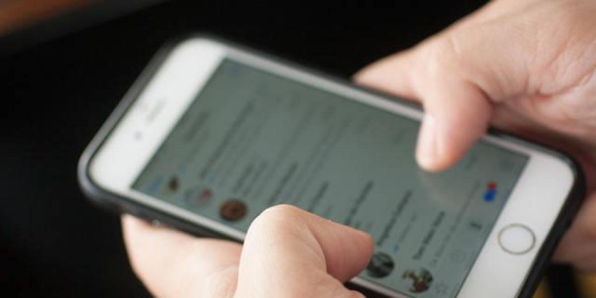 WhatsApp como escuchar audios mientras se permanece en otro chat